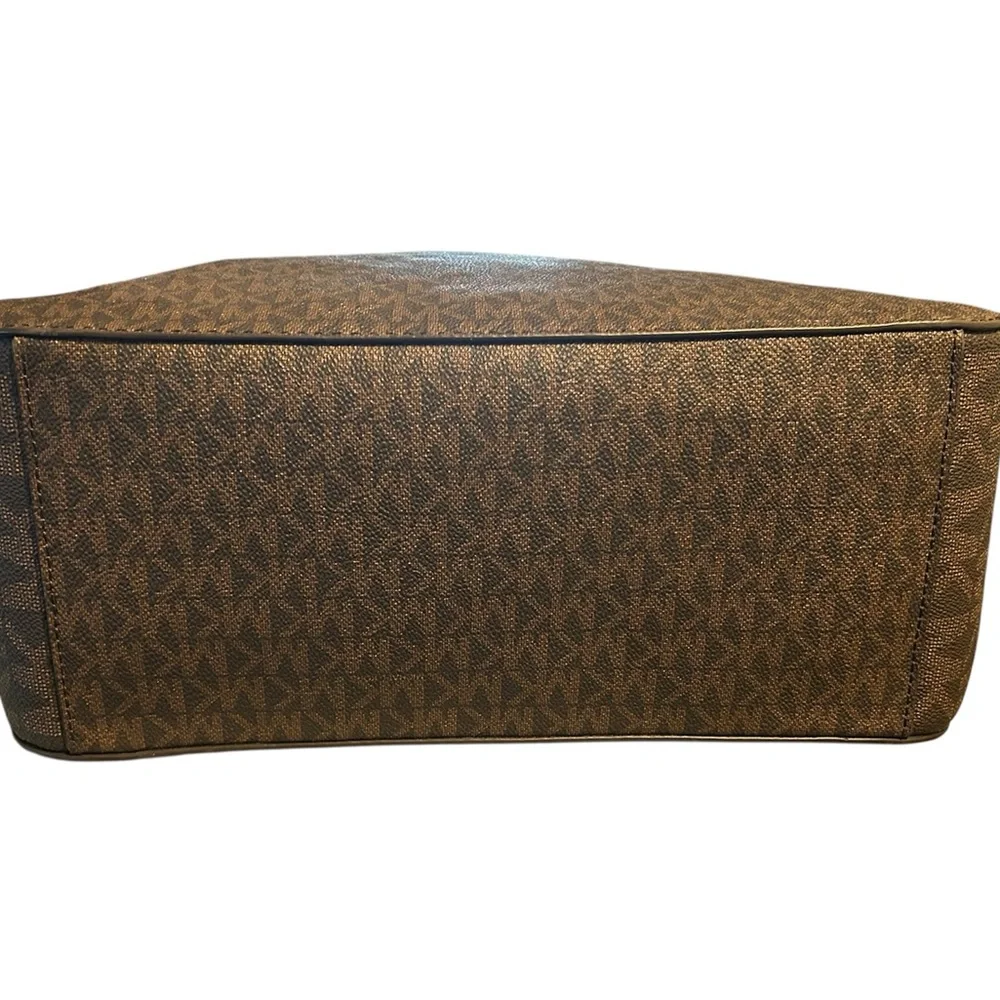 NWOT Michael Kors Brown Signature Jet Set Travel Shoulder Tote